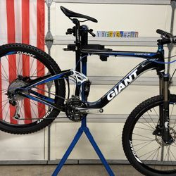 2011 GIANT TRANCE X2 Mountain Bike Upgraded- MINT CONDITION 