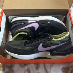Nikes Size 6 Woman