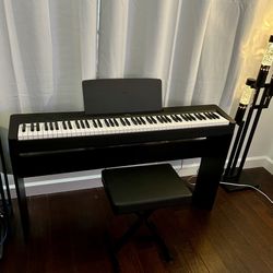 YAMAHA P-143 DIGITAL KEYBOARD W/STAND AND CHAIR