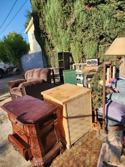 UPDATED!! FREE!! FURNITURE IN VAN NUYS!! TV Stand Recliner Glass Table Desk !! FREE!!