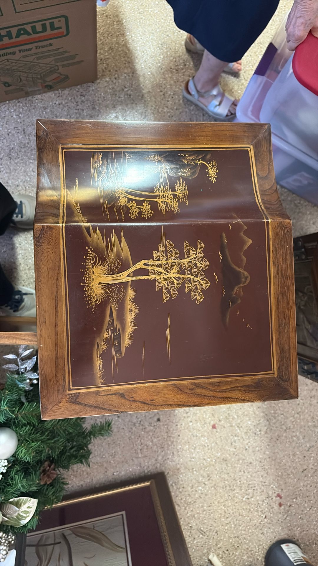 Chinese Fine Art Cabinet