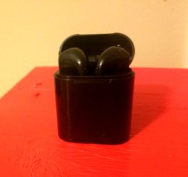 BRAND NEW EARBUDS WITH CHARGING CASE