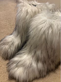 White&Grey Faux fur boots size 8