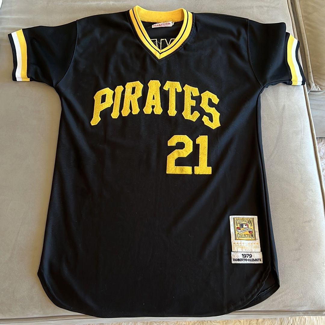 Mens Roberto Clemente Nike Pirates Jersey for Sale in Buena Park, CA -  OfferUp