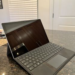 Microsoft Surface 7 (Excellent  Condition)