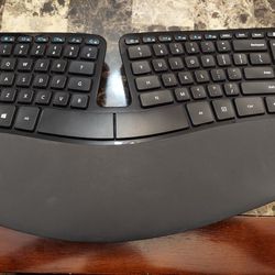 Microsoft Wireless Keyboard, Mouse And Number Pad - Small Damage But Still Works 100%