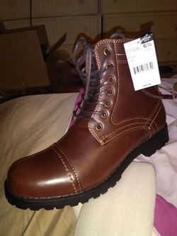 NEW, STILL IN BOX, WITH TAG,, LADIES, SIZE 8, BROWN LEATHER BOOTS