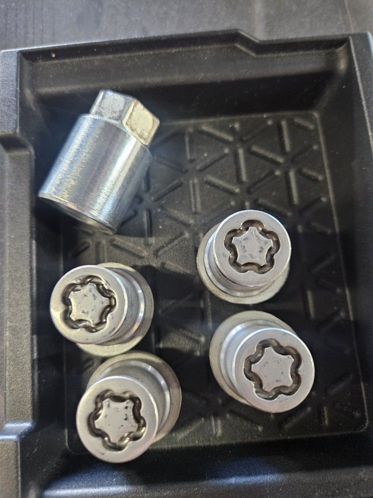 2020 Toyota Rav4 Lock Tire Key