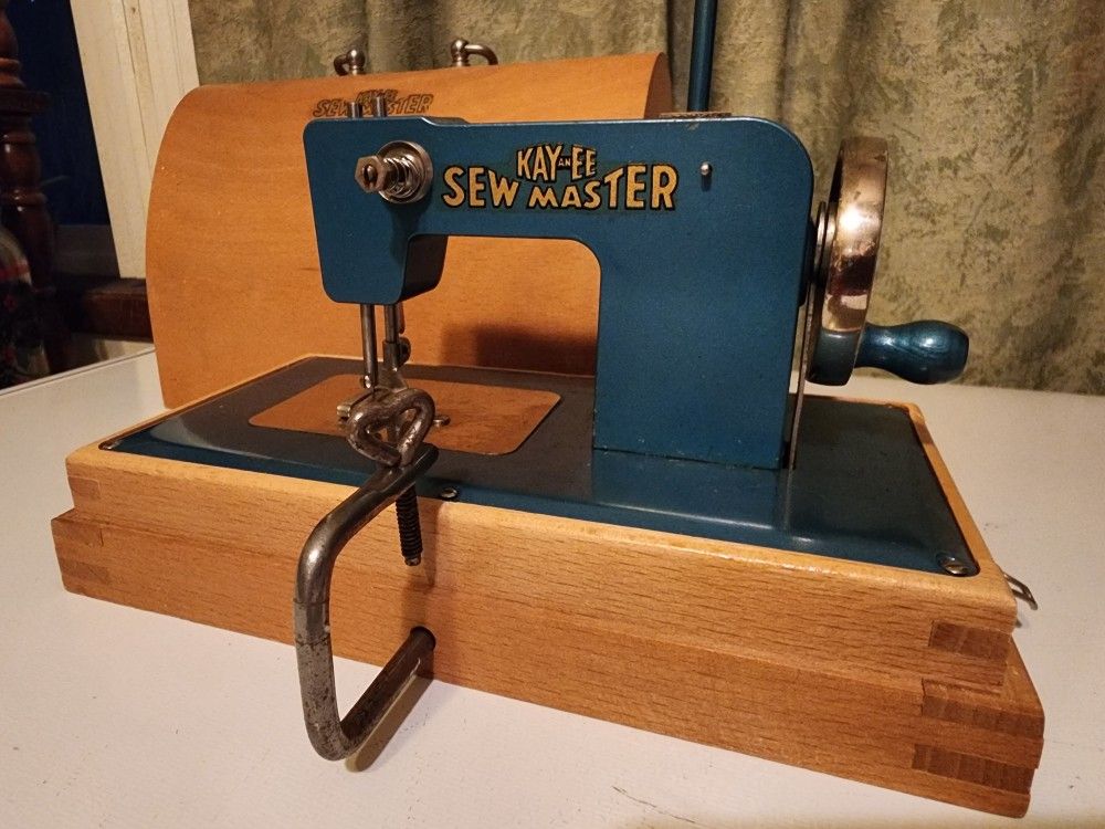 Vintage Kayanee Childs Sewing Machine 