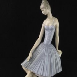 DISCOUNT! Lladro Ballerina “Waiting Backstage”
