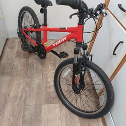 Trek Precaliber 20 Viper Red

Kids Aluminum Bike  /NEW Condition/