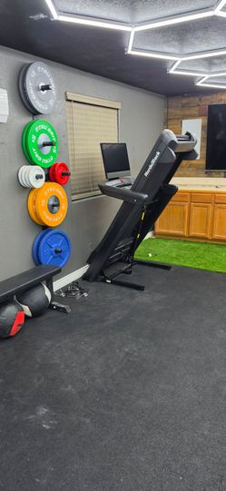 ☆☆☆ New  2026 Norditrack Commercial 2450 treadmill Retails for $2600 selling for $1999