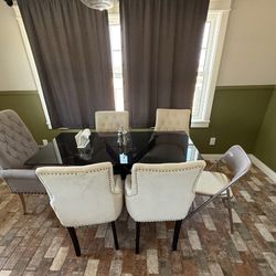 Dining room table And Chairs 