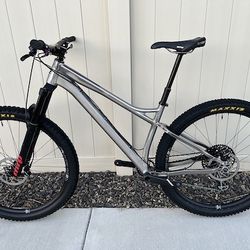 2021 Banshee Paradox V3 Mountain Bike 