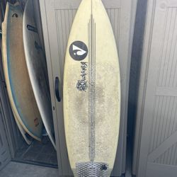 Surfboard 5’11