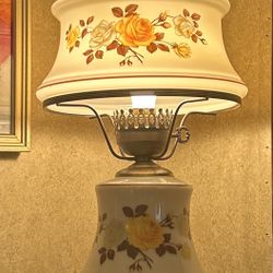 Vintage Lamp yellow roses