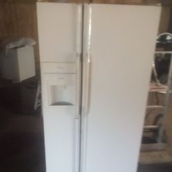 Frigidaire Double Door Refrigerator 