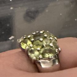 925 Sterling Silver Green Peri don’t Cluster Ring  . Size 6