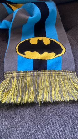 Batman knit scarf/Six Flags