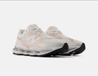 New 
Size 6.5Y (8W) 
New Balance ABZORB 2000 Lace 
White Pink Grey    
G20009ND