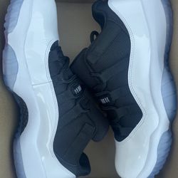 Jordan 11 Retro Tuxedo