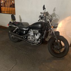Honda Magna