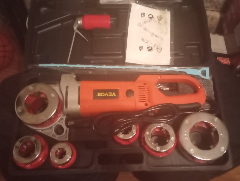 Brand New Pipe Threader
