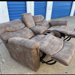 LA-Z-BOY 2 SEATER w CONSOLÉ FULLY POWER RECLINER AND 2 US...