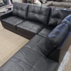 FREE DELIVERY ON STYLISH SECTIONAL