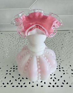 Vintage Fenton Glass Pink Crest Melon Ruffled Crimped Top Vase 6 1/2” tall x 4 1/2” wide