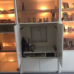 Entertainment center