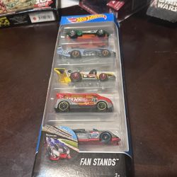2017 Hot Wheels Fan Stands 5-Pack NIB