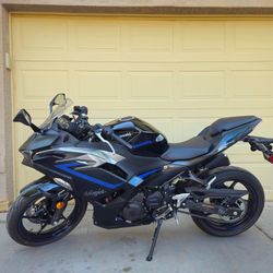 2025 Ninja 500 ABS