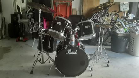 BLACK PEARL DRUM SET