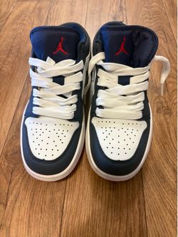 Nike Jordan Shoes, size 5,6, in blue, white, and a little red!