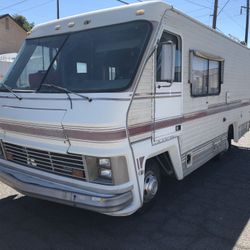 86 Pathfinder 24, Class A, 99k Runs and drives
