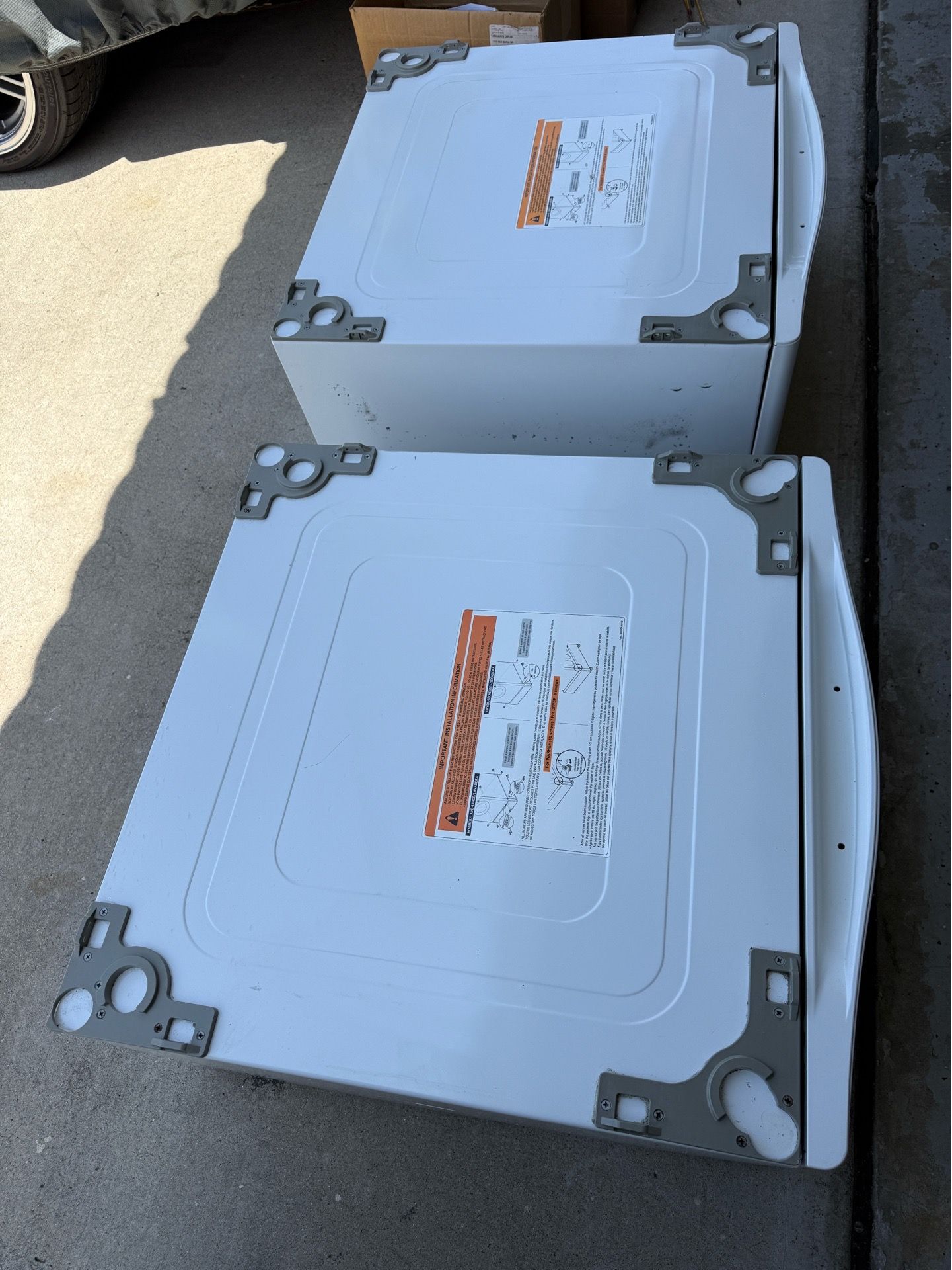 LG Pedestal Set