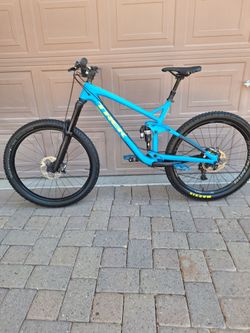 TREK SLASH 9.8 CARBON 27.5 INCH SETUP TUBELESS FULL SUSPENSION MOUNTAIN BIKE