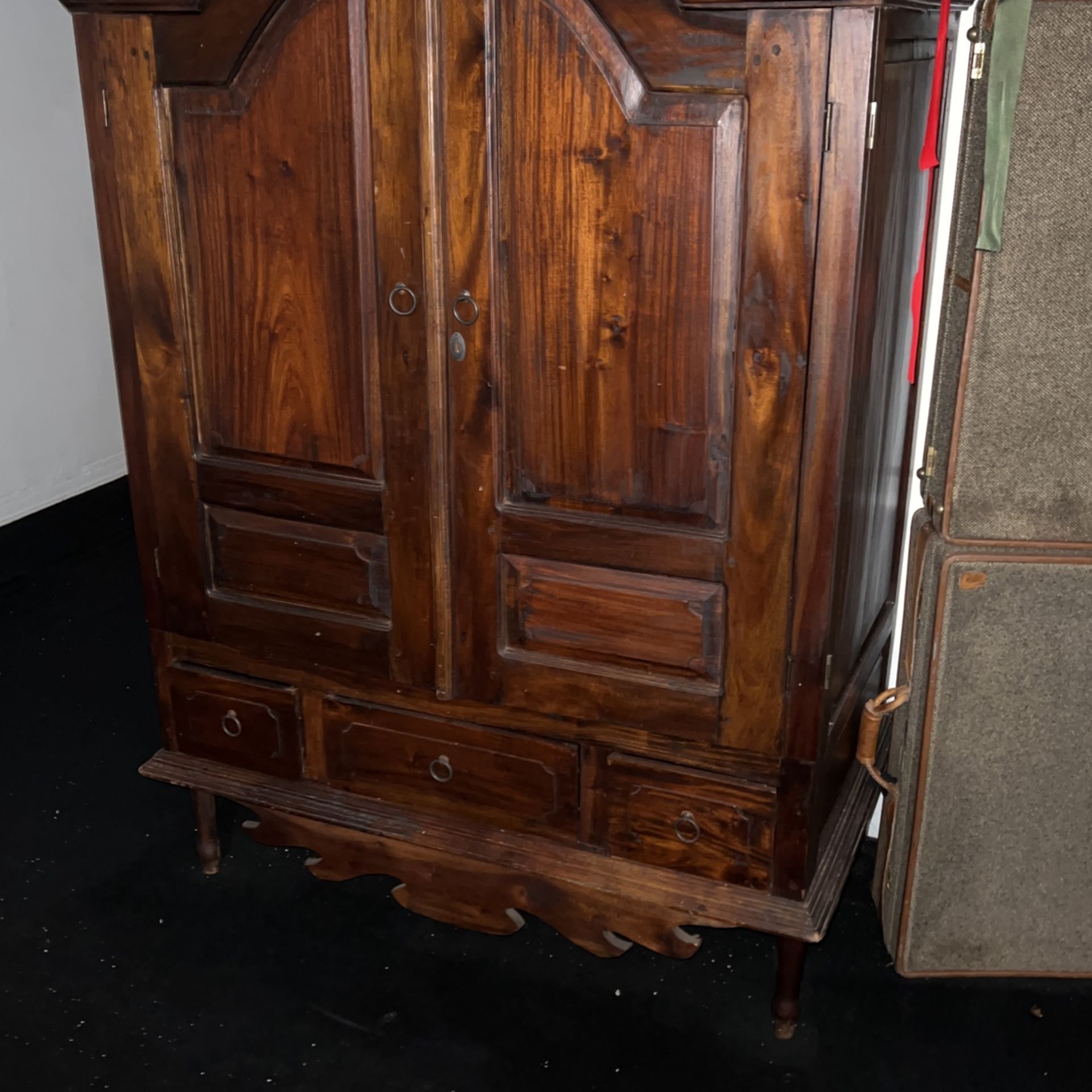 Free Furniture Down Towm Miami Area 33128 Pure Heavy Wood Perfect Conditions