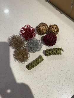Glittery and decorative wired balls-set of 9