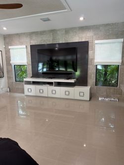 Modern Luxury TV Feature Wall – 9 ft x 10 ft