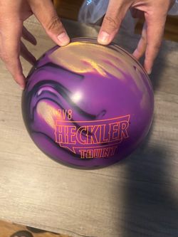 DV8 Bowling ball