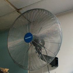 30 Inch Deluxe Industrial Wall Mounted Oscillating Fan