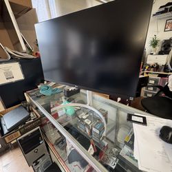 LG 27” 4K USB-C IPS Monitor – HDR400 | 99% sRGB | Adjustable Height & Pivot