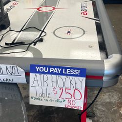 Air hockey table