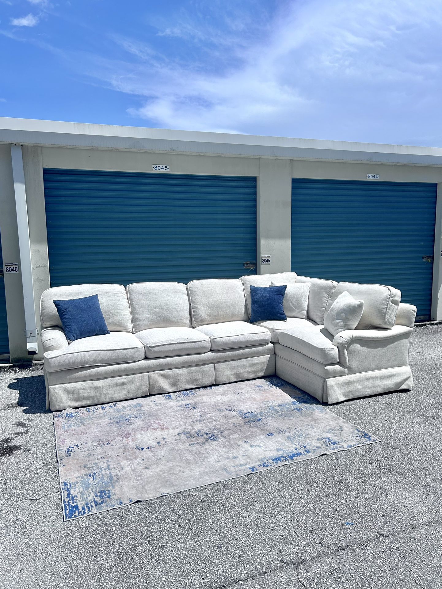 Beige Sectional Couch, Free Delivery!🚚
