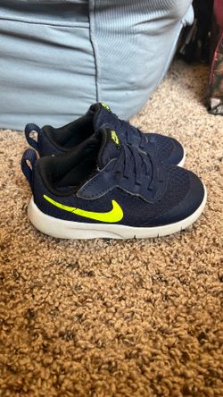 Toddler Nike Sneaker Size 7