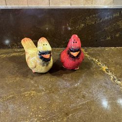 Preowned ceramic Male and Female Cardinal Birds Salt and Pepper Shakers
