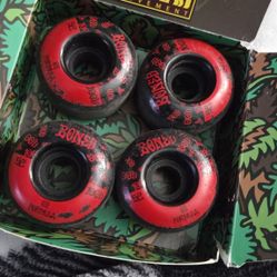 skate wheels and trucks 