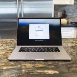 MacBook Pro 15 Inch, Touch bar 2018 